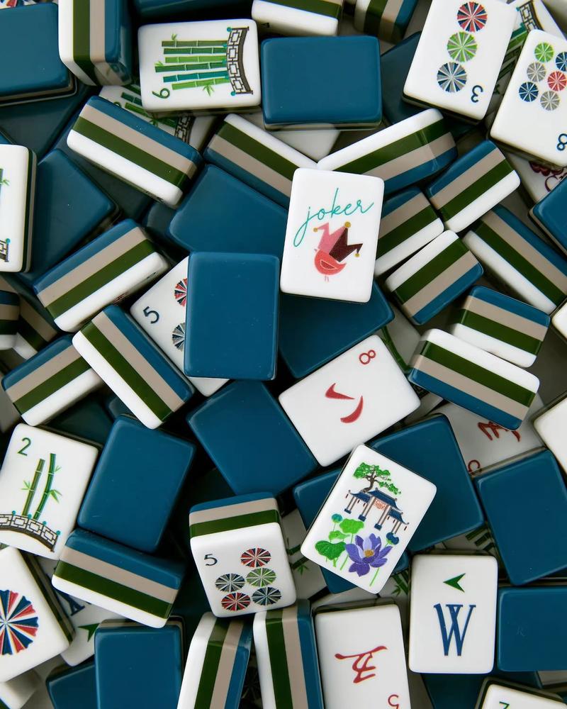 How to Choose a <i>Mahjong Set</i>