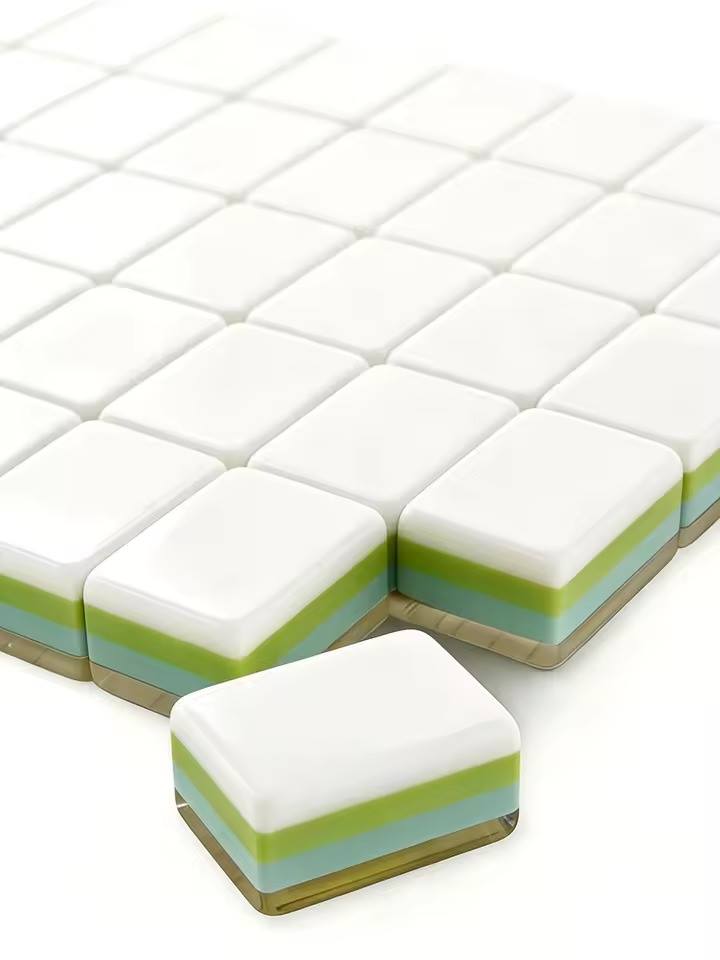 Bamboo Grain Crystal Acrylic Mahjong Set detail view