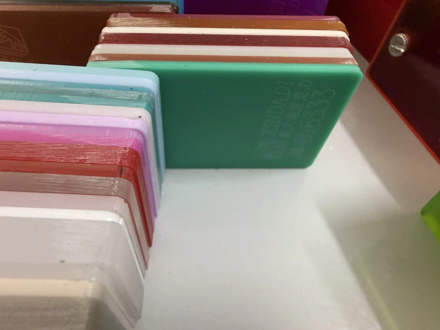 Four and five-layer acrylic sheet side profiles