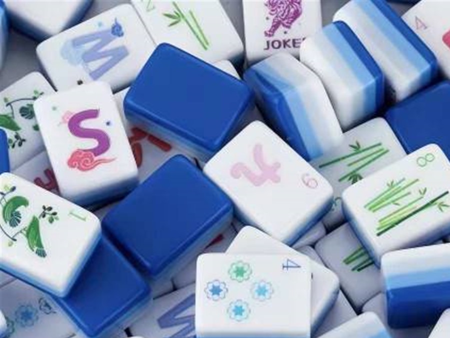 Luxury Acrylic Mahjong Set detail view 1