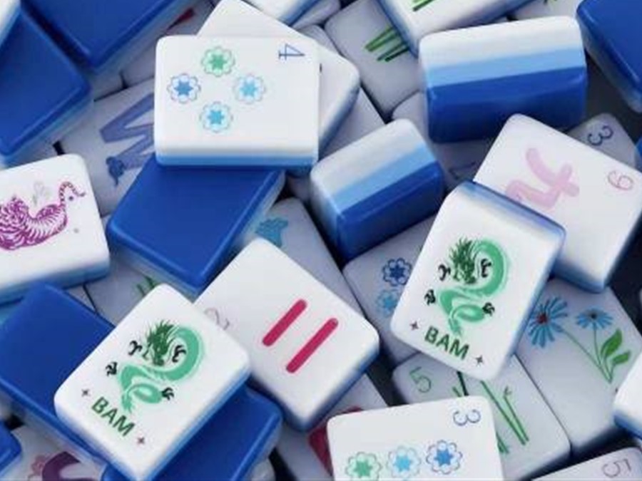 Luxury Acrylic Mahjong Set detail view 3