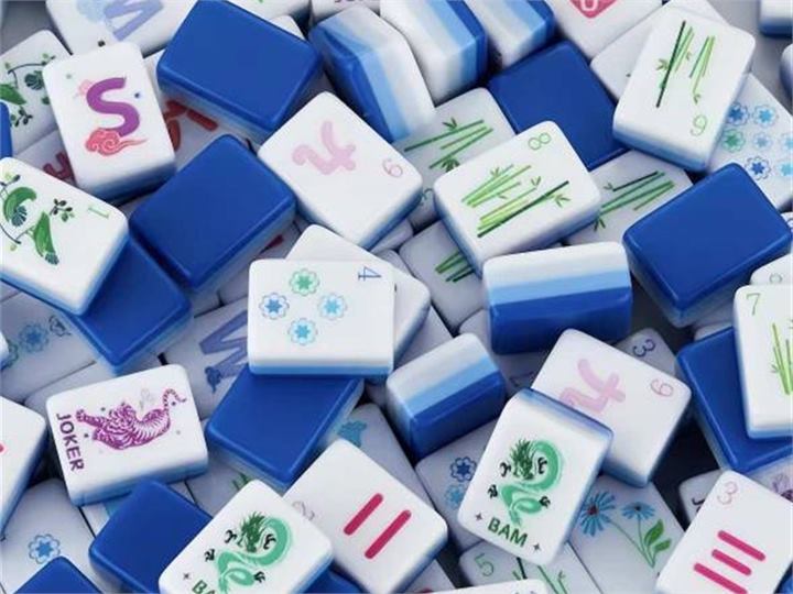 Luxury acrylic American mahjong set in royal blue