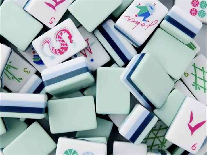 Travel American mahjong set with compact packaging